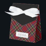 Caixinha De Lembrancinhas Presente Clássico de Tartan Vermelho Feriado<br><div class="desc">Esta encantadora caixa de presentes,  com um padrão clássico de xadrez de tartã vermelha,  é perfeita para o Natal ou qualquer ocasião. A frente tem uma etiqueta que diz "Feita à mão com amor" e seu nome. Esta caixa é ideal para pequenos presentes,  favores ou doces caseiros.</div>