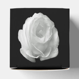 Caixinha De Lembrancinhas rosa branco sobre fundo preto