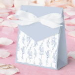 Caixinha De Lembrancinhas Saca de Presente Botânico Elegante<br><div class="desc">Elegante e atemporal, esta bolsa de presente apresenta delicados antirrinos ilustrados à mão, simbolizando graça e afeto duradouro. A obra de arte é renderizada em tons suaves e em camadas de azul, criando uma paleta versátil que combina lindamente com temas de casamento clássicos e modernos ou uma ocasião especial sofisticada....</div>