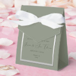 Caixinha De Lembrancinhas Sage & Silver Wedes sofisticadas<br><div class="desc">Belo sábio sofisticado e caixa de favoritos de casamento de cor prateada. Trendy Sage e cor prateada para seu dia especial. Cores românticas e da moda para casamentos. Bonito sábio com uma borda prateada brilhante. Convite único, chic e clássico adequado para qualquer estação. Todo texto, fonte e cor da fonte...</div>