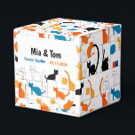 Caixinha De Lembrancinhas Silhuette de Gato Elegante Personalizado Moderno C<br><div class="desc">Visão geral e descrição: Celebre a união de Mia e Tom com as nossas "Caixas de Favor de Gato para Sempre Juntas." Perfeito para favores de casamento, essas caixas são adornadas com silhuetas de gatos brincalhões em tons vibrantes de laranja, preto e azul, colocadas sobre um fundo branco nítido. Cada...</div>