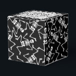 Caixinha De Lembrancinhas Skeletons BONE APPÉTIT Black<br><div class="desc">As caixas de favoritos de 2" de partido quadrado apresentam esqueletos em um fundo preto e sua mensagem em caracteres quicos no topo. Você vai se divertir com isso para festas de Halloween,  casamentos e muito mais. CORRESPONDENDO a itens na nossa loja.</div>
