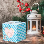 Caixinha De Lembrancinhas Snowman Travesseiros o favor do Natal<br><div class="desc">Snowman Favor Box Cortado Coração Presente seus presentes festivos em estilo com esta encantadora caixa de bonitos bonitos bonitos de bonitos bonitos moldes de água em um fundo listrado azul de neve e um recorte em forma de coração para revelar seu dentro de presente. Ideal para marshmallows, hortelãs, bombas de...</div>