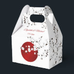 Caixinha De Lembrancinhas Sol Nascente Japonês Obrigado Casamento<br><div class="desc">Ramo de flores de cerejeira branca e preta em frente a um sol vermelho nascente. Uma versão moderna de um clássico design japonês. Personalize com os nomes dos noivos em uma fonte elegante e a data do casamento. Com uma expressão de agradecimento no verso.</div>