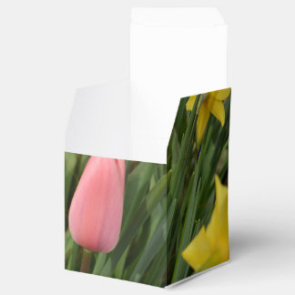 Caixinha De Lembrancinhas spring pink tulip and yellow daffodil flowers