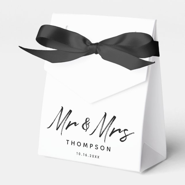 Caixinha De Lembrancinhas Sr. Casamento de Script Branco Preto & Moderno (Frente)