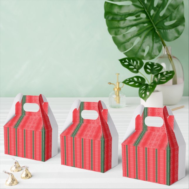 Caixinha De Lembrancinhas Uma maçã vermelha brilhante senta-se numa superfíc (Múltiplo)