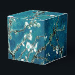 Caixinha De Lembrancinhas Van Gogh Almond Blossoms : Teal Escuro<br><div class="desc">"Envolva seus presentes na arte" Torne suas ocasiões especiais inesquecíveis com caixas de favor mostrando as flores de amêndoa de Van Gogh em uma rica pele escura. Perfeito para casamentos, chás e festas, essas caixas transformam pequenas fichas em tesouros artísticos. amêndoa floresce caixa de favores, favoritos para festas Van Gogh,...</div>