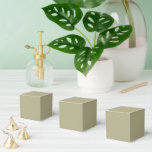 Caixinha De Lembrancinhas Verde Salvia<br><div class="desc">O verde sálvia é uma tonalidade terrosa e suave de verde-esverdeado, nomeada em homenagem às folhas prateadas e empoeiradas da planta sálvia. É uma cor calmante e tranquila que evoca sentimentos de natureza, sabedoria e equilíbrio. A versatilidade e as qualidades calmantes do verde sálvia o tornam popular no design de...</div>