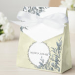Caixinha De Lembrancinhas Wedding Favor Box with Ginko Leaves and Names<br><div class="desc">Wedding Favor Box with Ginko Leaves and Names An elegant favor box, perfect for weddings, anniversaries, or special events. The design features a refined monochromatic floral composition (Ginko/Eucalyptus) and a personalized medallion with the names "Marco & Sarah". Ideal for holding favors or small gifts, it adds a touch of class...</div>