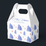 Caixinha De Lembrancinhas White Winter Ice Blue Tres Holly Berry Christmas<br><div class="desc">Um belo e minimalista padrão de árvore de Natal com bagas brancas para um saco de presentes de Natal bonito. Também é perfeito para as ofertas de Natal corporativas.</div>