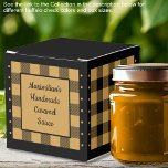 Caixinha De Lembrancinhas Xadrez de Búfalo - Dourado e Preto - Clássico<br><div class="desc">Caixa de favor clássica com xadrez de búfalo dourado caramelo e preto. O texto em ambos os lados da caixa é personalizável. Se você usar o botão/ferramenta 'editar design', também pode adicionar suas próprias imagens/fotos. Outras opções de cores disponíveis. Veja a Coleção de todos os tamanhos de caixas e cores...</div>