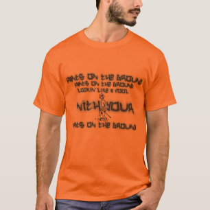 Calças na camisa à terra