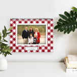 Calendário de Fotos do Country Gingham<br><div class="desc">Compartilhe uma memória favorita em cada página deste calendário fotográfico,  perfeitamente enquadrado por um charmoso fundo de xadrez de gingham em cores sazonais para um olhar chic do país. Personalize a frente com uma foto adicional e seu nome de família.</div>