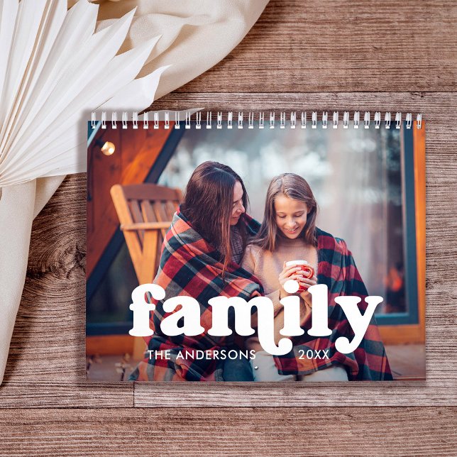 Calendário Família | Boho Text Overlay com suas fotos (A retro and boho calendar you can add monthly family photos to and customize the cover)