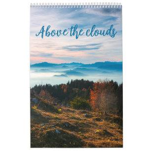 Calendário Fotografia de montanhas acima das nuvens