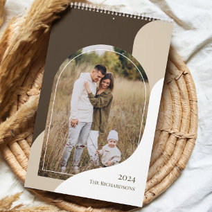Calendário Modelo de Fotos de Família com Arco Minimalista Mo