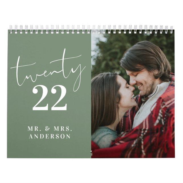 Calendário Script de Caligrafia New Wed Foto Sage Green (Capa)