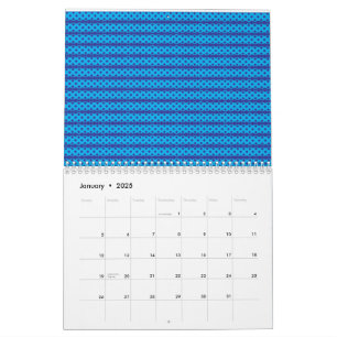 Calendário Um céu azul claro se estende acima de um azul calm