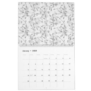Calendário Um refinado motivo floral preto e branco, destacan