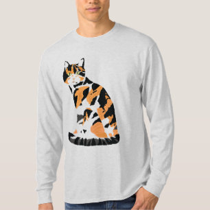 Calico gato sentado em T-Shirt
