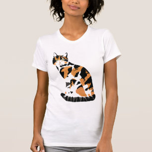 Calico gato sentado em T-Shirt