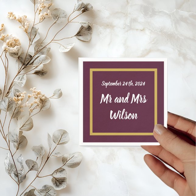 Caligrafia Dourada elegante no guardanapo de coque (Criador carregado)