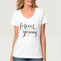 Caligrafia negra para camisa de mulher jovem