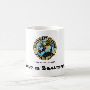 Calva é a caneca de café bonita da águia americ