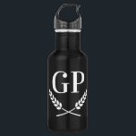 Cama monográfica personalizada logótipo da garrafa<br><div class="desc">Uma garrafa de água preta com logotipo da crista monográfica personalizada. Design de coroa de louros elegantes. Presentes personalizados monogramados para esportes e muito mais. Presente personalizado para ele ou para ela. Ideia clássica de ofertas corporativas para clientes, parceiros, clientes etc. Presentes únicos para homens e mulheres desportistas. Faça seu...</div>