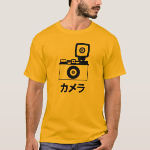Câmera no t-shirt dos Katakana (caráteres