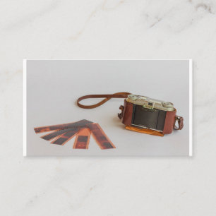 câmera velha com negativo   no cartão de visita