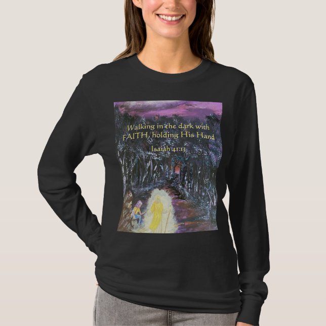 Caminhando no escuro com a camiseta de manga longa (Frente)