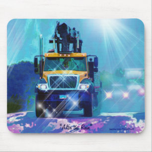 Caminhão de madeira amarelo no Mousepad de arte em