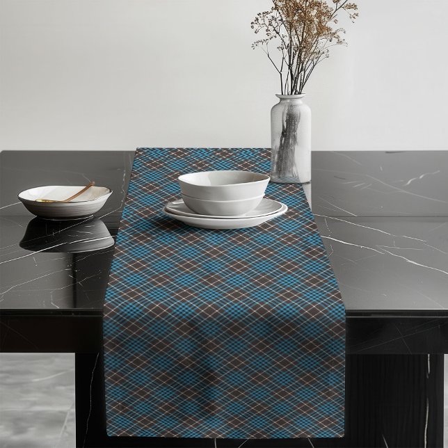 Caminho De Mesa Grande Eterno Tartan Runner - Um presente para Mesas Fami (Timeless Tartan Runner – A Gift for Family Tables)
