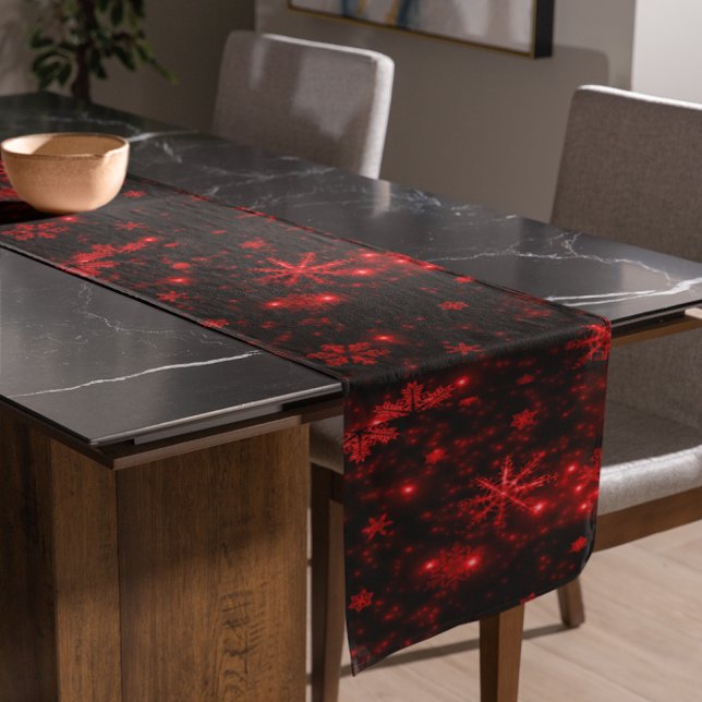 Caminho De Mesa Grande Flocos de Neve Brancos Mesa Vermelho Profundo (White Snowflakes Deep Red Background Table Runner)
