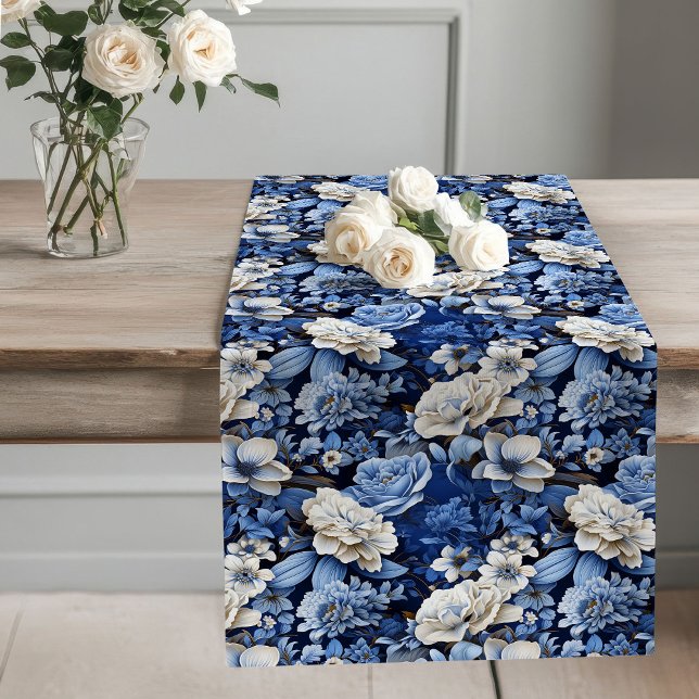 Caminho De Mesa Grande Flores Azuis e Brancas Runner de Mesa Elegante (Navy blue and ivory flowers,
Deep Blue flowers botanical garden,
Royal blue dusty blue floral,
Water)