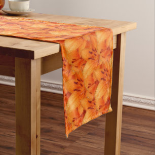Caminho De Mesa Grande Lírios De Tigre Asiático Laranja Beijado Pela Chuv