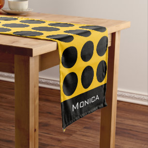 Caminho De Mesa Grande Nome monograma com pontos amarelos bege e preto mo