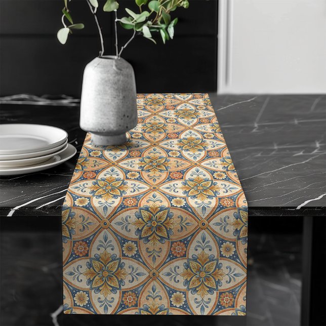 Caminho De Mesa Grande Padrão mediterrânico do Azulejo Terracotta Azul (Bold Mediterranean Tile Pattern Terracotta Blue Long Table Runner)