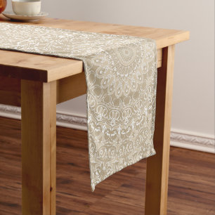 Caminho De Mesa Grande Padrão Ornamental de Mandala Bege e Branco
