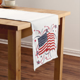 Caminho De Mesa Médio Bandeira Americana e Fogos de Artifício
