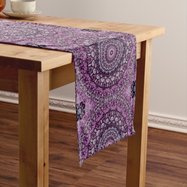 Caminho De Mesa Médio Desenho de Padrão Mandala Roxo e Lavanda (No Local)