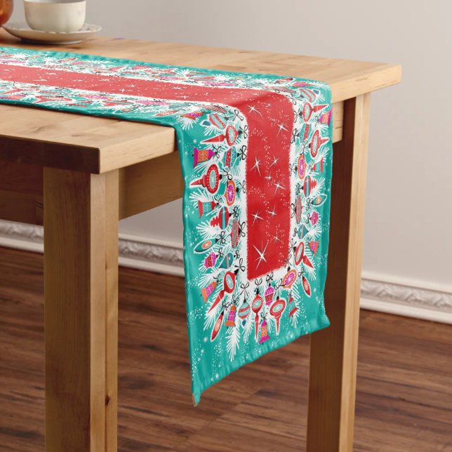 Caminho De Mesa Médio Enfeites de Natal Retro (Retro Christmas Ornaments Table Runner coordinates with matching placemats and more!)