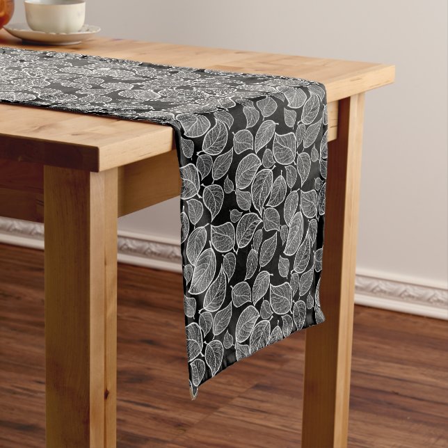 Caminho De Mesa Médio Folhas brancas no BlackTable Runner (No Local)