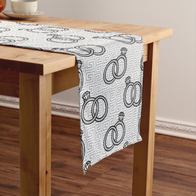 Caminho De Mesa Médio Noivado com Chave Grega - Prata e Branco (No Local)