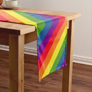 Caminho De Mesa Médio O arco-íris colorido das listras colore a diagona