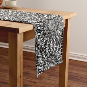 Caminho De Mesa Médio Padrão de Mandala Preto e Branco