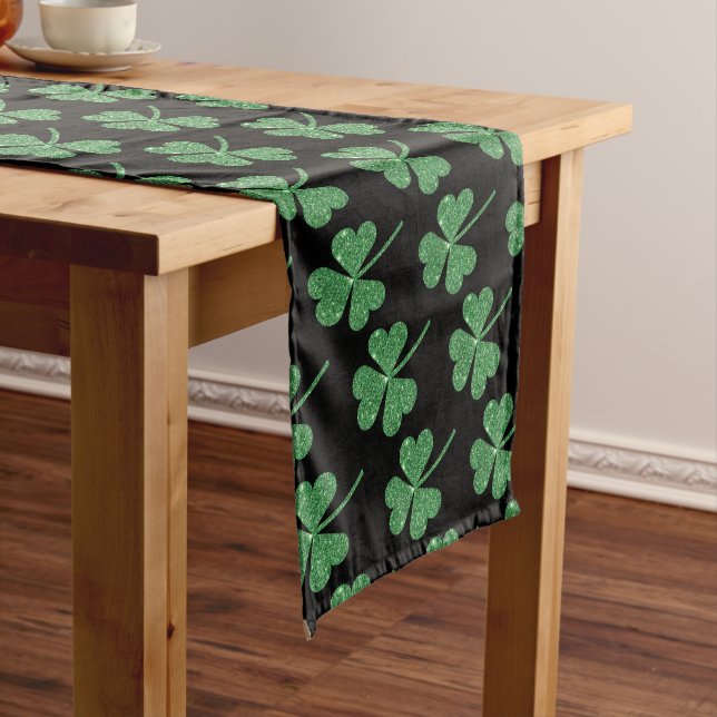 Caminho De Mesa Médio Rua. Dia de Patrick, Shamrock Verde Vine Irish Par (No Local)