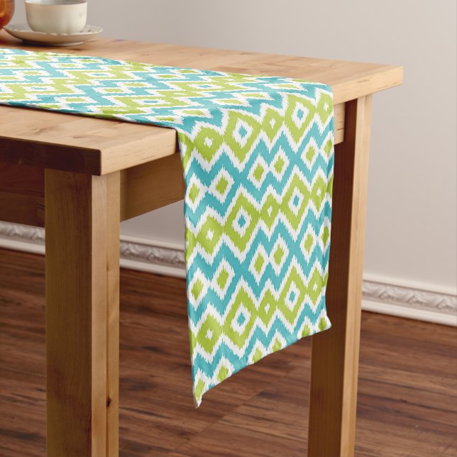 Caminho De Mesa Médio Verde limão Divertido Aqua Blue Ikat Art (No Local)
